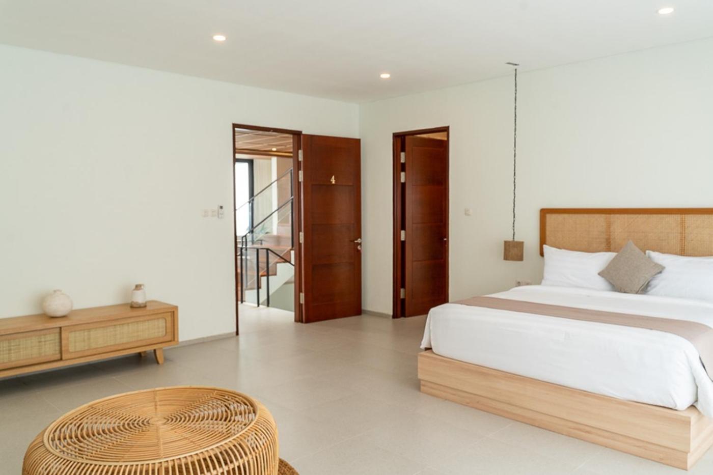Sunrise View 9 Bedrooms With A Private Heated Swimming Pool *
