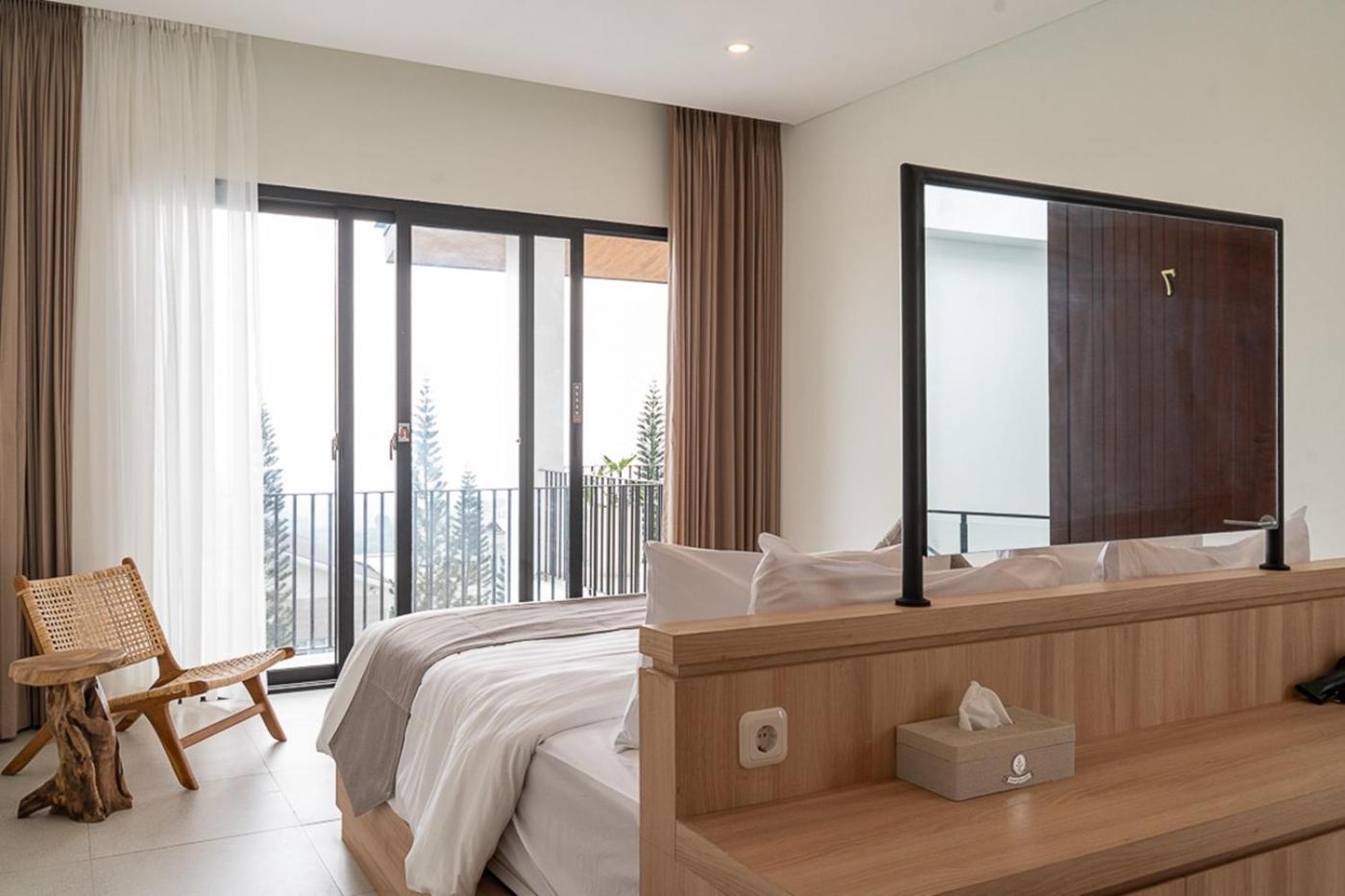 Sunrise View 9 Bedrooms With A Private Heated Swimming Pool *