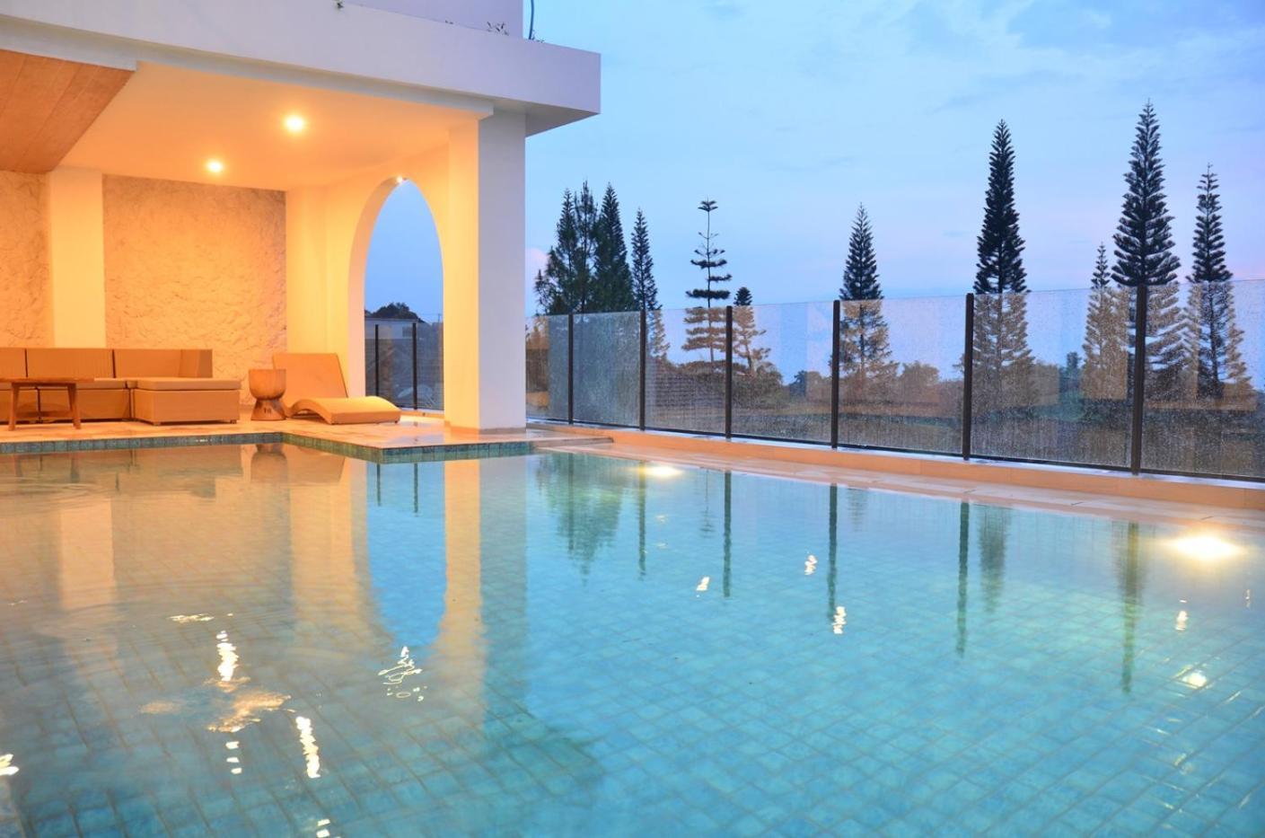 Villa Sunrise View 9 Bedrooms With A Private Heated Swimming Pool Bandung