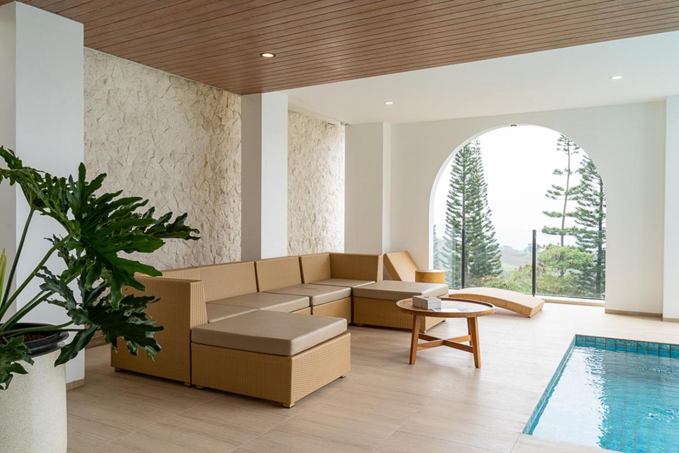Villa Sunrise View 9 Bedrooms With A Private Heated Swimming Pool Bandung