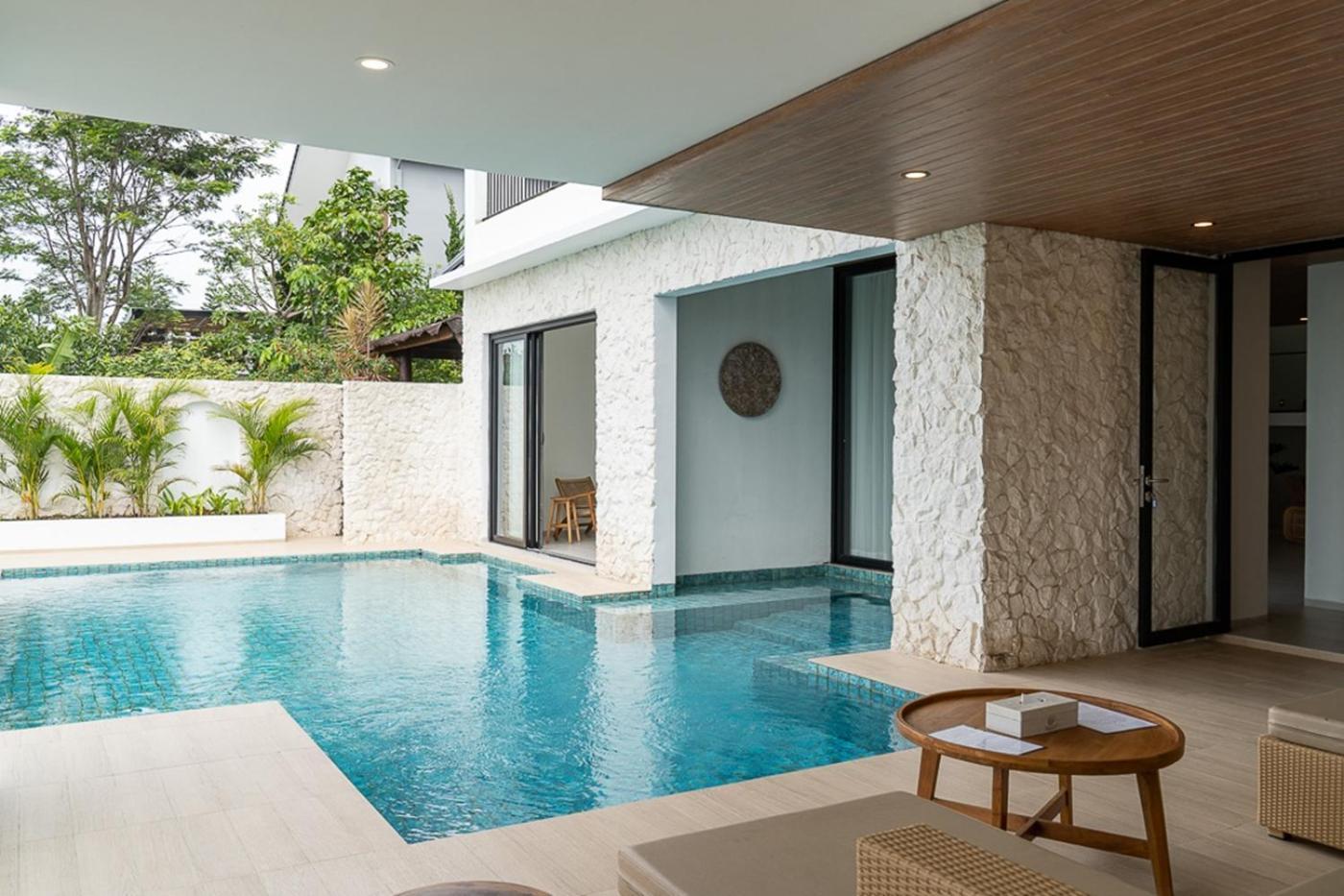 Sunrise View 9 Bedrooms With A Private Heated Swimming Pool